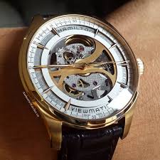Montre mécanique habillé 400/500 euros Images?q=tbn:ANd9GcRqi7_lIio4L2q__OAyYVoUIstK_hBoHlJ93PbtrFJ8H9XYaycj-A