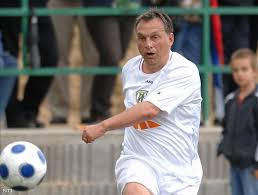 Ahogy akkoriban mi is írtunk róla, ez volt az a csapat, amelynek 2016 végén a magyar állam 3 milliárd forint állami támogatást adott egy alapítandó futballakadémiára. Itt Az Uefa Bizonyiteka Mennyire Konnyen Bedolhet A Magyar Foci Mfor Hu