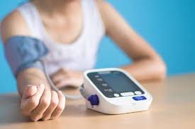 Untuk itu rajin mengukur tekanan darah demi mencegah hal demikian sangat dibutuhkan demi menurunkan resiko, atau agar segera mengetahui gejala dan segera melakukan tindakan pengobatan lebih dini. Begini Cara Menurunkan Darah Tinggi Tanpa Obat Halaman All Kompas Com