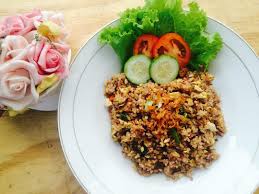 Terdiri atas nasi putih, telur, bawang merah, daun bawang, cabe rawit, garam dan lada. Cara Membuat Nasi Goreng Instan