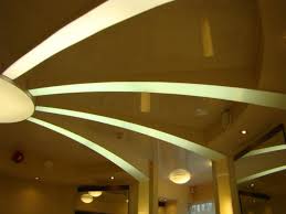 Behind The Stretch Ceiling It Is Possible To Hide Wires Ventilation Systems And More On The Surface Of The Ceiling You Can Install Lamps Katto Tapetti Valo