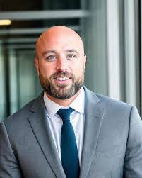 Sean Holt's Instagram, Twitter & Facebook