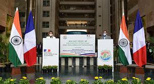 The indian flag is a horizontal tricolour in equal proportion of deep saffron on the top, white in the middle and dark green at the bottom. The Union Minister Shri Prakash Javadekar And The French Minister For Ecological Transition Ms Barbara Pompili At The Launch Of The Indo French Year Of The Environment In New Delhi On January 28