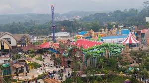 Anda juga bisa mendapatkan diskon tiket masuk sebesar rp 10.000 yaitu dengan cara memfollow instragrammable dan sosial media waduk cengklik park. Informasi Wahana Dan Harga Tiket Masuk Saloka Theme Park Di Semarang Tribunnews Com Mobile