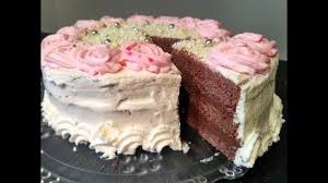 Puis j'ai couper en deux j'ai fourre avec une creme mousseline et des poirres en sirop, en morceau, j'ai garni avec un glacage royal, et decorer avec le dessin de ben 10 fait avec du chocolat. Layer Cake Au Chocolat Creme Aux Åufs Et Chantilly Gateau D Anniversaire Youtube