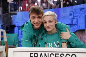 The result was amici, a place where you'll always find pizza, wings, and friends! Amici 19 Tutte Le Novita Del Serale Tv Sorrisi E Canzoni