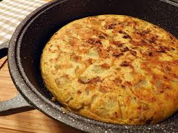 Per realizzare la frittata di patate e cipolle dovete prima di tutto sbucciare le patate. Tortilla De Patatas Vegan Style Una Ricetta Spagnola Ilvegano It