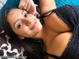 Mira a Diana M. Alcaraz al natural en su OnlyFans