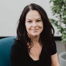 Laura Ashwell's Instagram, Twitter & Facebook