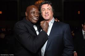 Apjához hasonlóan ő is bajnoki címről álmodozik, ezért philadelphiába utazik, és meggyőzi apollo egykori riválisából lett barátját, rocky balboát (sylvester stallone). Velvet Elet Meghalt A Rocky Filmek Nagy Oregje