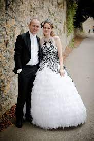 Weitere ideen zu kleider, hochzeit, hochzeitskleid. Brautkleider Farbakzent Mels Gewaenderey