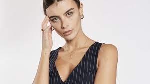 The best gifs are on giphy. Gntm Romina 2021 Like Kim Kardashian This Is What Heidi S Young Model Looked Like In The Past World Today News