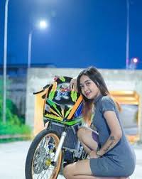 Cowok yang bawa motor gede emang terlihat macho dan keren. Modifikasi Ninja Rr Model Cewek Sexy