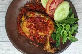 Bagaimana sangat mudah bukan, ayam penyet bisa anda jadikan pilihan lain jika sudah bosan dengan menu masakan lainnya. Resep Ayam Penyet Sambal Terasi Pedas Istimewa