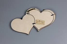 Gerade das internet bietet hier eine große auswahl, wie happyfoto.at eindrucksvoll beweist. Bilderrahmen Herzform Personalisiert Mit Gravur Gluck Der Liebe