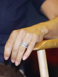 Healthy Lifestyle Tips On Healthy Eating And Fitness Celebrity Engagement Rings Wedding Rings Engagement Engagement Ring Pictures