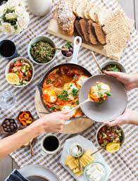 Israel is a relatively easy place for finding vegetarian food, because according to if you are a vegetarian, you will be able to find many options in kosher (kashrut observing) dairy restaurants. 10 Low Carb Vegetarian Recipes That Are Bursting With Flavor