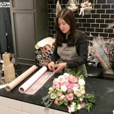 Korean Wrapping Ideas Video In 2020 Flower Arrangements Diy Bouquet Arrangements Diy Flower Shop Decor