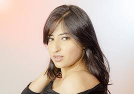 Sometimes people are beautiful.❤ Not in looks.💫 Not in what they say.✌  Just in what they are.👌 #beyourself #keepgoing #artist #indoorphotography  #style #confidence #browneyes Shot & Edited by : kumarclickz