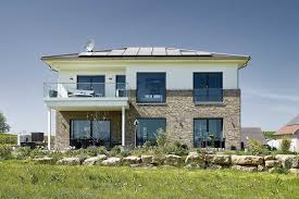 das stadhaus modell baggio ist eine geraumige stadvilla mit quadratischem grundriss gussek haus stadtvilla walmdach haus