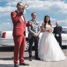 Ein moderator unterhält die gäste auf einer hochzeit. Andrey Singer Tamada Moderation Russischer Dj Russische Hochzeit Hochzeitsmoderation Band Hochzeit Trauredner Andrey Singer Dein Personlicher Moderator Freier Trauredner Dj Fur Hochzeit