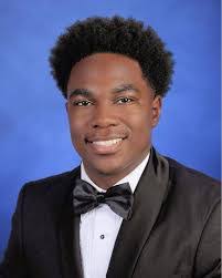 Laura Gollnick's Instagram, Twitter & Facebook