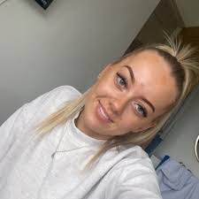 Hannah Storey's Instagram, Twitter & Facebook