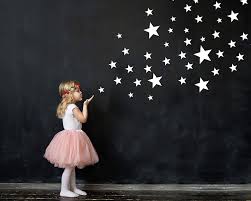 Eigentlich als dekoratives papier für schaufenster gedacht, war der siegeszug der raufasertapete spätestens in den. Qpos6s4k7izf M