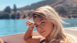 Bárbara sofia holanda bandeira, mais conhecida como bárbara bandeira (azeitão, 23 de junho de 2001) é uma cantora portuguesa. Barbara Bandeira O Regresso Ao Hospital As Dores E O Rumor De Gravidez