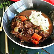 How To Make Easy Beef Bourguignon In Dutch Oven Paleo Recipe In 2020 Beef Bourguignon Easy Beef Bourguignon Beef Recipes