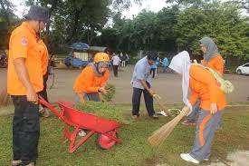 Gambar gotong royong dan penjelasannya. Gambar Gotong Royong Di Sekolah Kartun