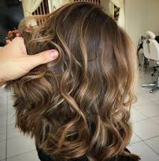 Tendance Coloration 2020 Les Plus Belles Coiffures Balayage Caramel Pour Tout Type Et Longu Coiffure Balayage Belle Coiffure Coupe De Cheveux