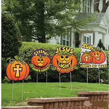 You Get 4 Of These Christian Alternative Pumpkin Yard Stakes They Say Jesus Lights My Way Christian Halloween Halloween Yard Signs Halloween Jack O Lanterns