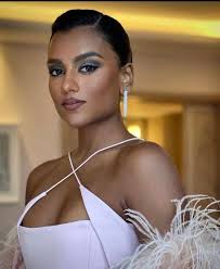 She is so beautiful, to me♥️