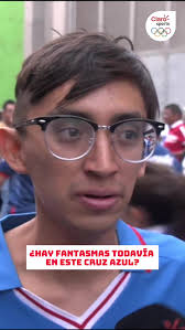 Natanael Cano Con Playera Del Cruz Azul