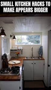 Small Kitchen Hacks To Make Appears Bigger Tata Letak Dapur Dekorasi Dapur Kecil Renovasi Dapur Kecil