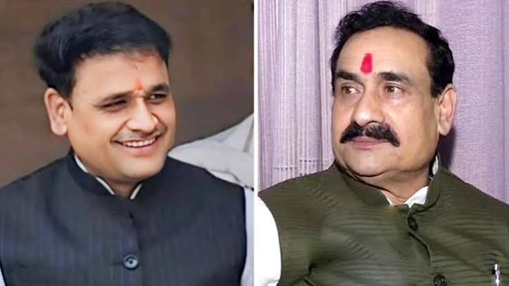 दतिया में बगावत की आग: नरोत्तम मिश्रा का टिकट कटने से भड़के समर्थक, हाईवे जाम; BJP जिलाध्यक्ष समेत पूरी कार्यकारिणी का सामूहिक इस्तीफा - datia by ...