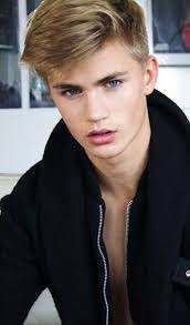 Resultat De Recherche D Images Pour Garcon Blond Et Mignon Agee De 14 Ans Modeles Hommes Blonds Mannequin Homme Jeune Coiffure Homme Cheveux Boucles