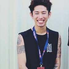 But later the two took a taxi to a private spa and spent three hours at the spa. Hairstyle Taka One Ok Rock Naskah M
