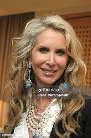 Donna Estes's Instagram, Twitter & Facebook