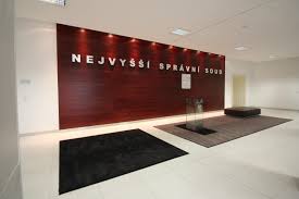 Nejvyšší správní soud, jako soud především kasační, dbá v rámci své činnosti o zákonnost a jednotu rozhodování krajských soudů a správních orgánů tím, že rozhoduje o kasačních stížnostech směřujících proti pravomocným rozhodnutím krajských soudů ve správním soudnictví, jimiž se stěžovatelé domáhají. Nejvyssi Spravni Soud Architekt S R O Architektura Plzen