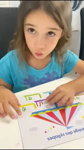 Apprendre à lire à 4 ans ♥️ dans le plaisir ♥️ en quelques jours Mila a  découvert les sons puis les syllabes  ♥️#methodedelecture#apprendrealire#maternelle#♥️ lien du coffret utilisé  dans la vidéo : ...