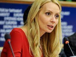 Daciana sarbu este fiica politicianului si fostului ministru ilie sarbu si este. Cum Mai AratÄƒ Daciana Sarbu SoÈ›ia Lui Victor Ponta A DispÄƒrut Din ViaÈ›a PublicÄƒ De CaÈ›iva Ani Foto