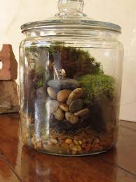 Artist In The Garden Terrarium Accessory Tiny Terrarium Accessories Terrarium Miniatures Scale People Tiny Peopl Terrarium Decor Garden Terrarium Terrarium