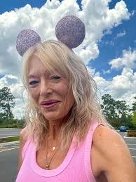 My name is Abbey Walter, and I'm looking to babysit for anyone in the  Estero-Bonita Springs area! I am currently a nursing student at FGCU and  I'm CPR certified, with a clean