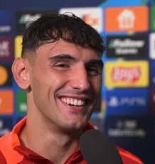 Qazim Laçi, mesfushori shqiptar që kishte mbrëmë një debutim ëndrrash në  Champions League 😍🏆 "Nëse Victor nuk do ma pasonte topin, do e vrisja. Po  bëjë shaka, ishte një gol shumë i