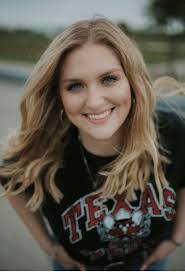 Allison Farrar's Instagram, Twitter & Facebook