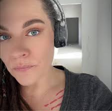 Late last year I decided to paint a jar of pickles in oils. "Pickles" 8x10.  Oil