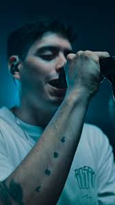 cerramos el año con esta pieza ✨ ya está en mi canal de youtube la live  session de QNEPT, vayan a ver! y estas nuevas versiones también están ya en  todas las