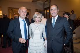 Hier, thierry ardisson est revenu sur l'animateur a notamment souhaité avoir plus d'informations sur la relation que doc gynéco entretenait avec elisabeth guigou, députée du ps. La Ministre Elisabeth Guigou Et Son Mari Jean Louis Avec Herve Miche Dansac Lors Du Gala D Amnesty International Au Theatre Des Champs Elysees Paris 2016 Les Belles Soirees Parisiennes De Generosite Qui Mobilisent